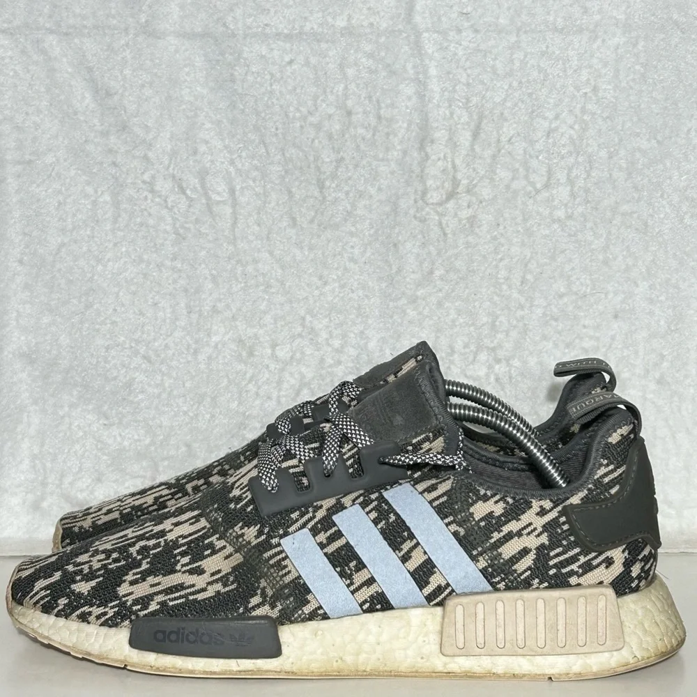 Adidas Mens NMD R1 Grey Four/Linen White Running Athletic Sneakers Shoes SZ 12